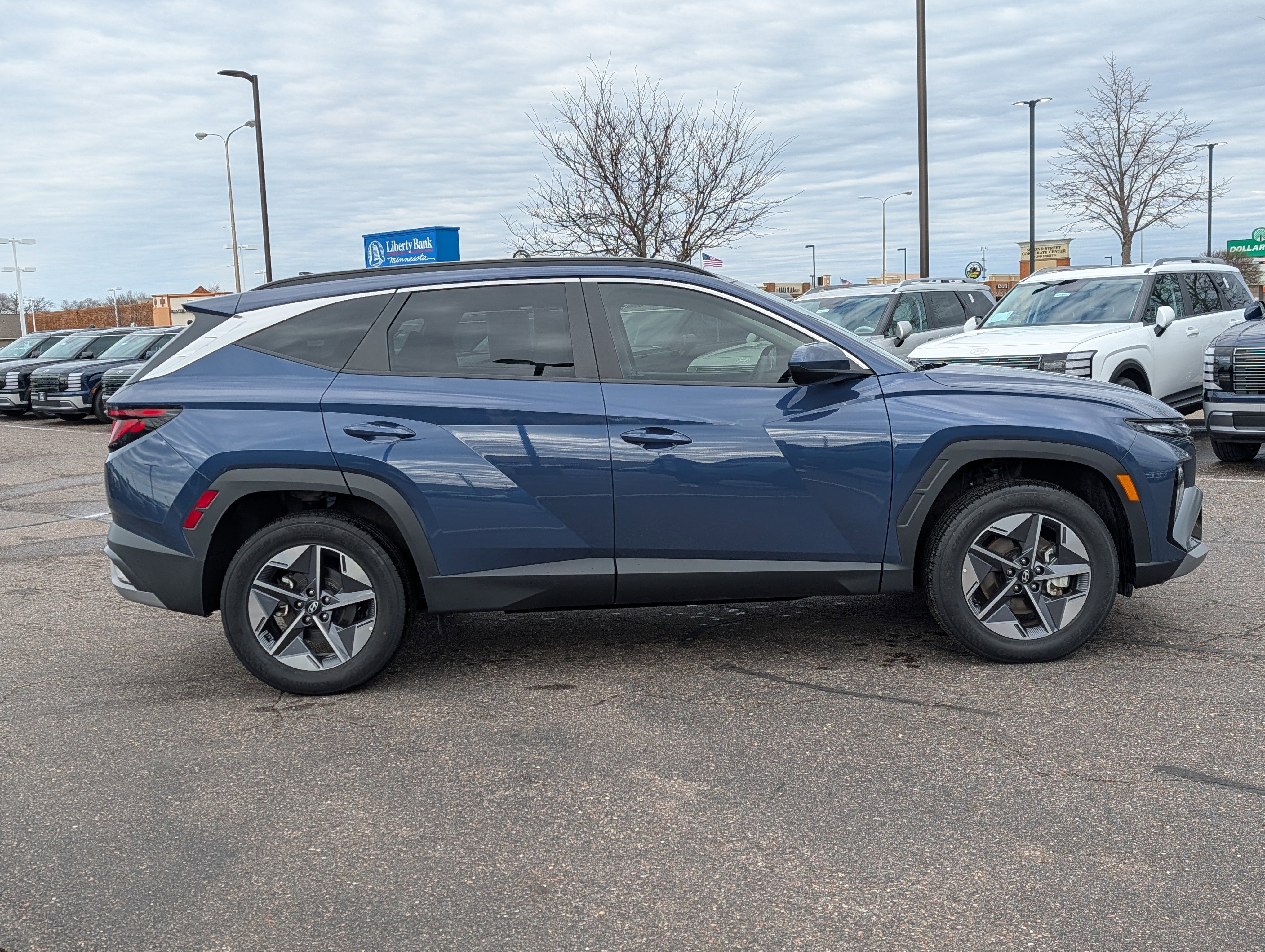 Certified 2025 Hyundai Tucson SEL AWD/4WD image 6