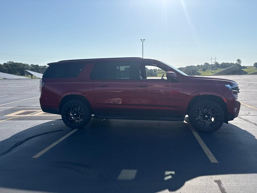 Used 2023 Chevrolet Suburban RST AWD/4WD image 8