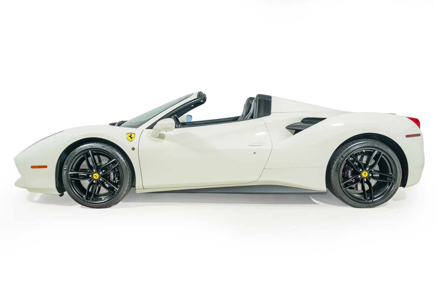 Used 2018 Ferrari 488 Spider RWD image 15