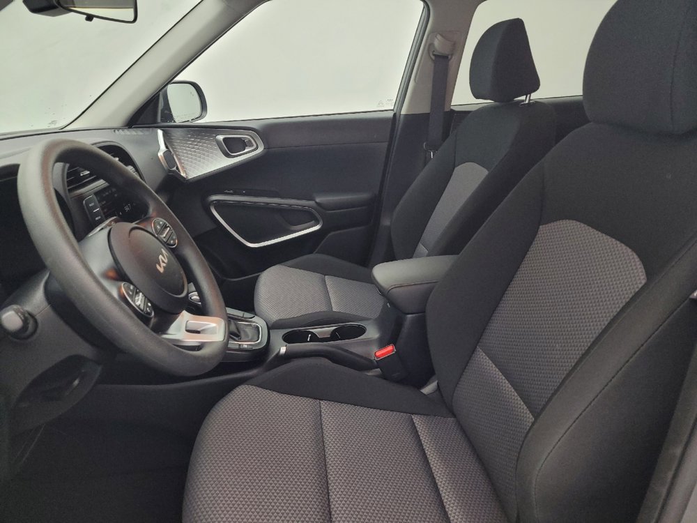 Used 2025 Kia Soul LX image 17