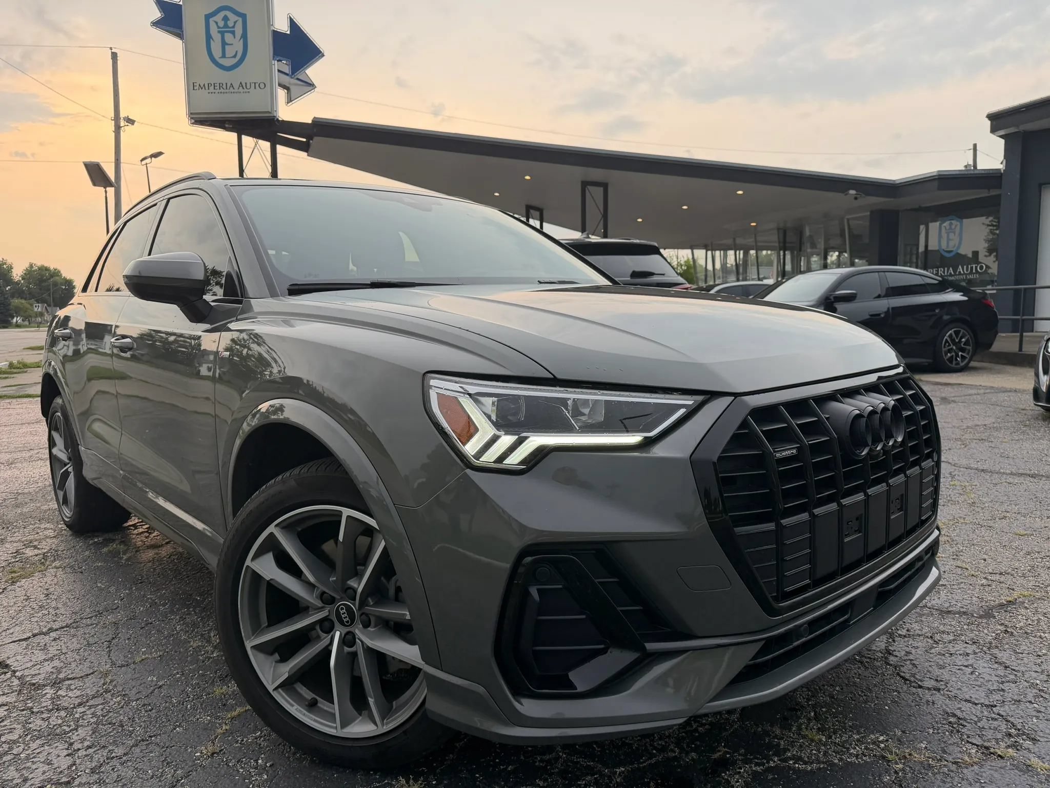 Used 2022 Audi Q3 2.0T Premium Plus w/ Premium Plus Package AWD/4WD image 3
