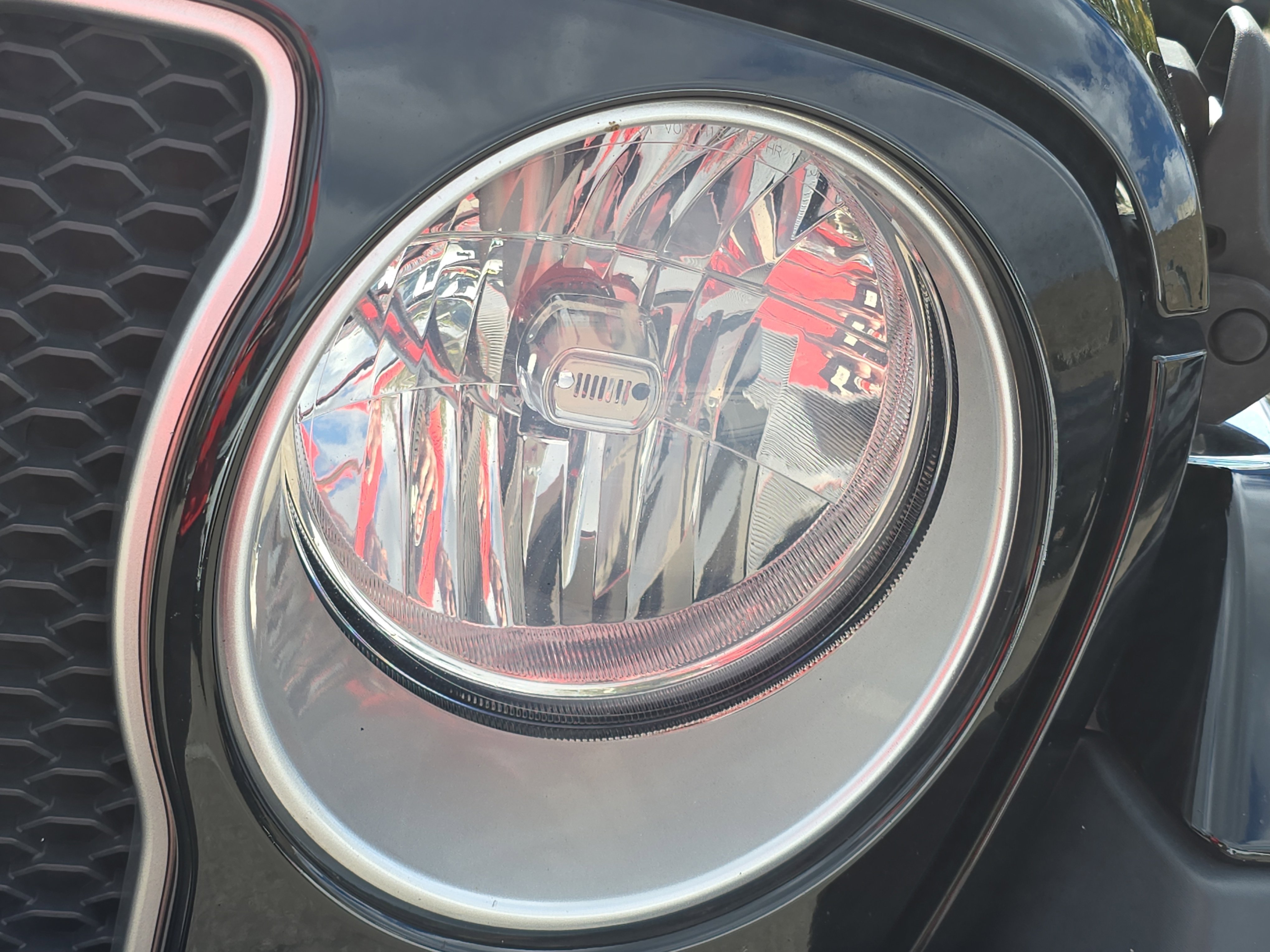 Used 2018 Jeep Wrangler Unlimited Sahara image 30