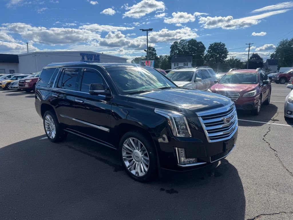 Used 2018 Cadillac Escalade Platinum AWD/4WD image 3