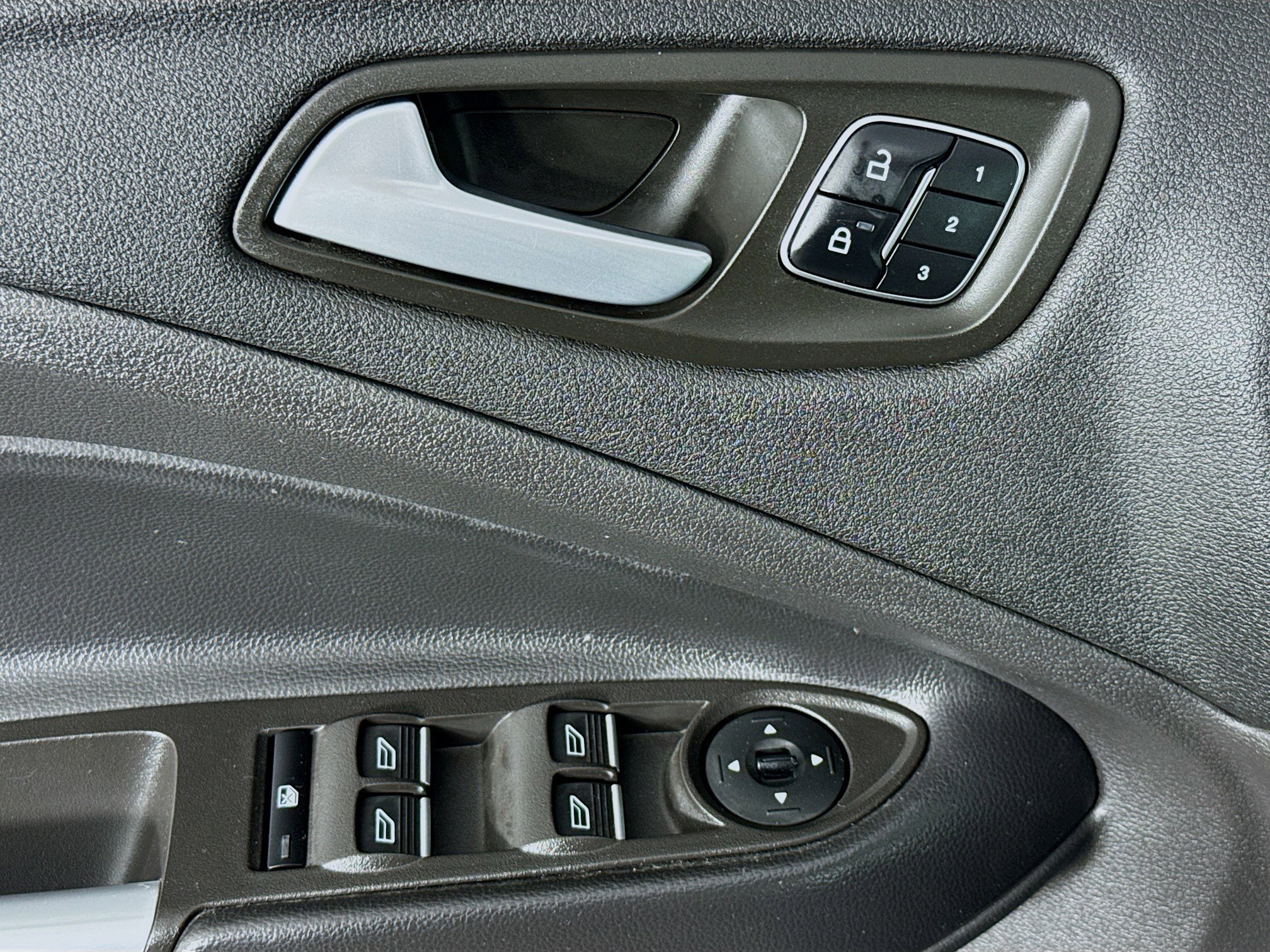 Used 2019 Ford Escape Titanium image 23