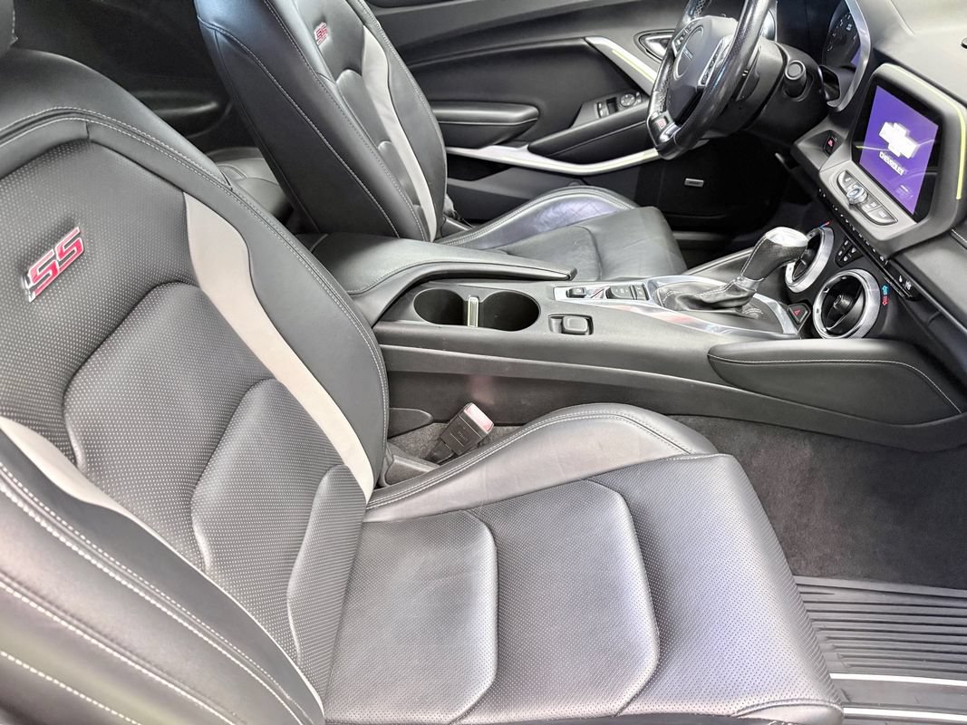Used 2020 Chevrolet Camaro SS RWD image 12