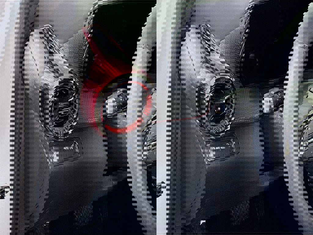 Used 2025 Chevrolet Equinox RS w/ Safety and Technology Package image 4