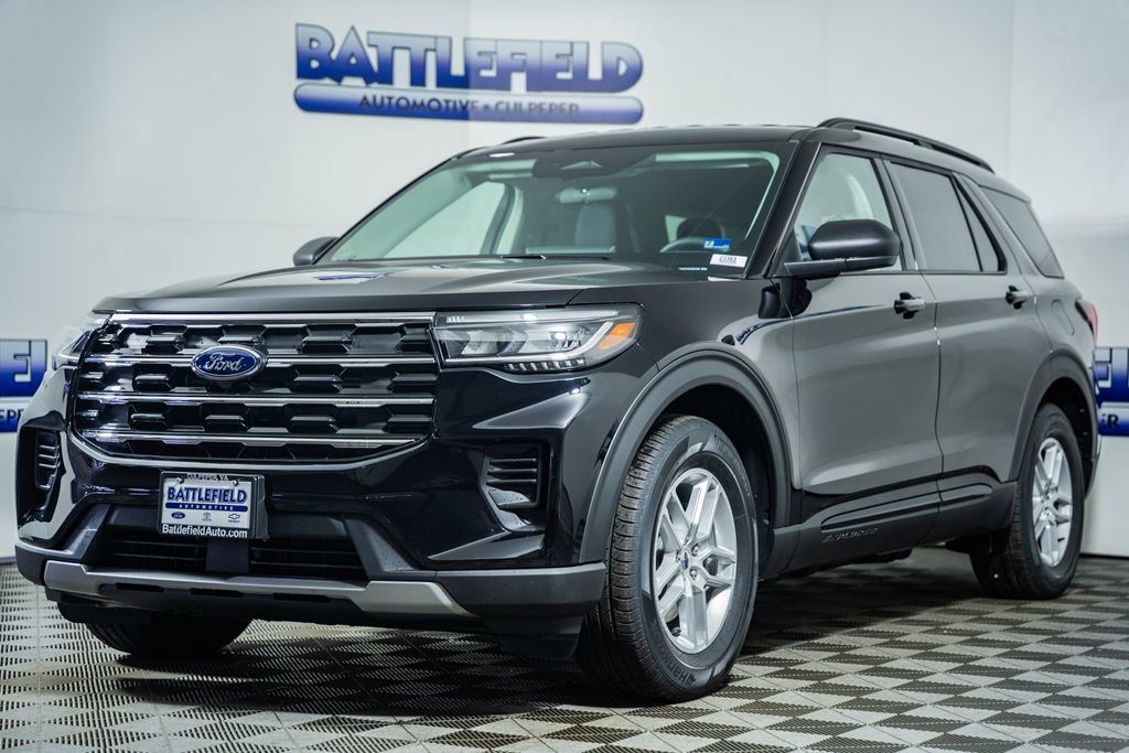 New 2026 Ford Explorer Active RWD image 3