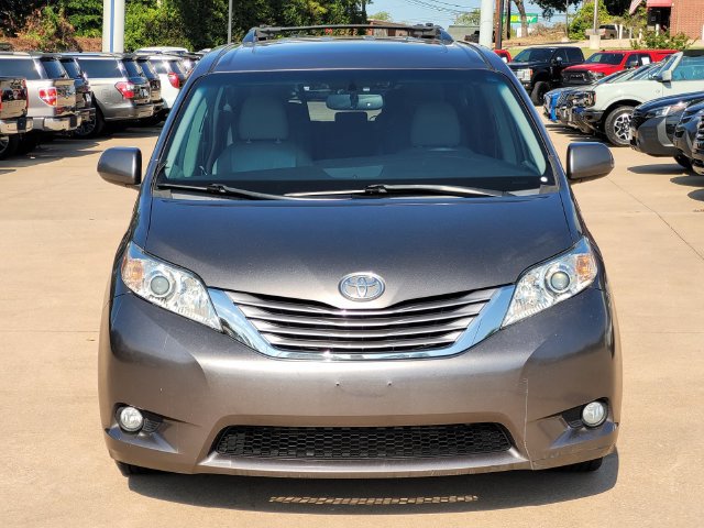 Used 2017 Toyota Sienna XLE w/ XLE Navigation Package FWD image 2