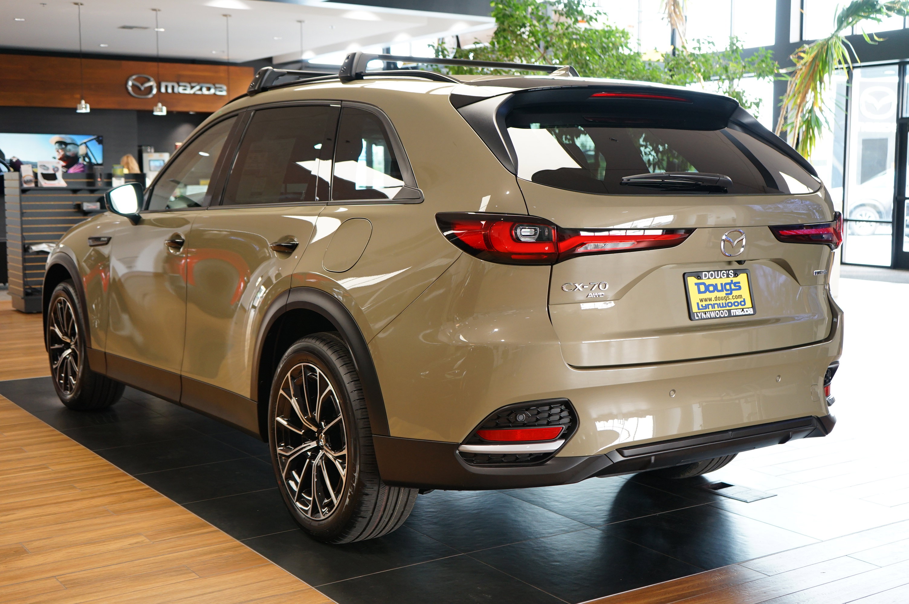New 2025 MAZDA CX-70 Plug-In Hybrid w/ Premium Pkg image 4