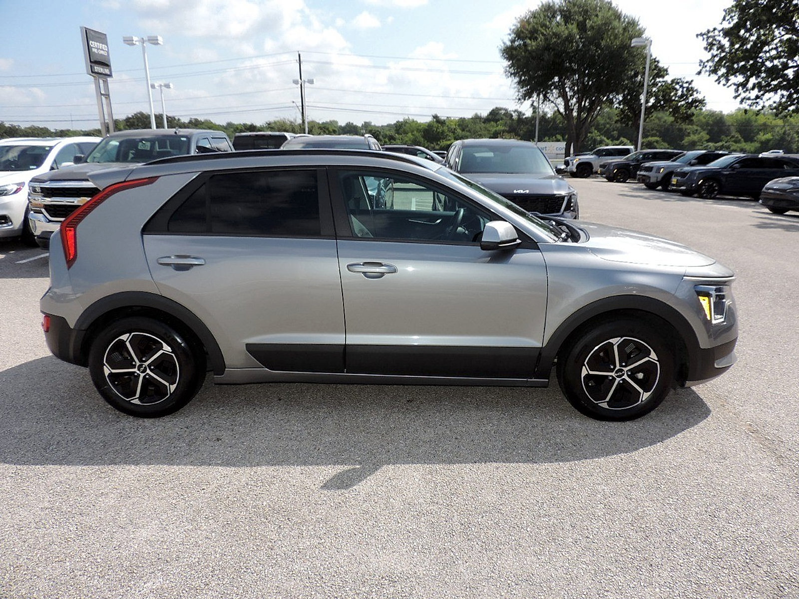 Used 2024 Kia Niro LX FWD image 4
