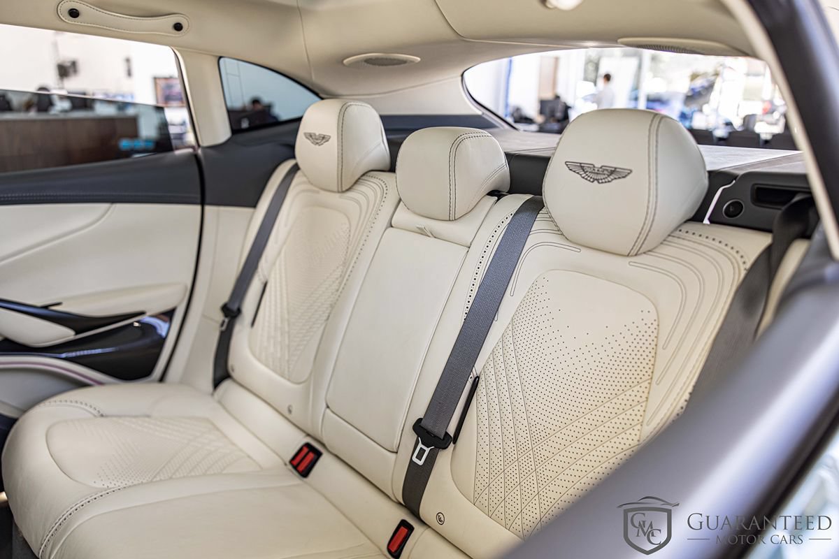 Used 2021 Aston Martin DBX AWD/4WD image 34