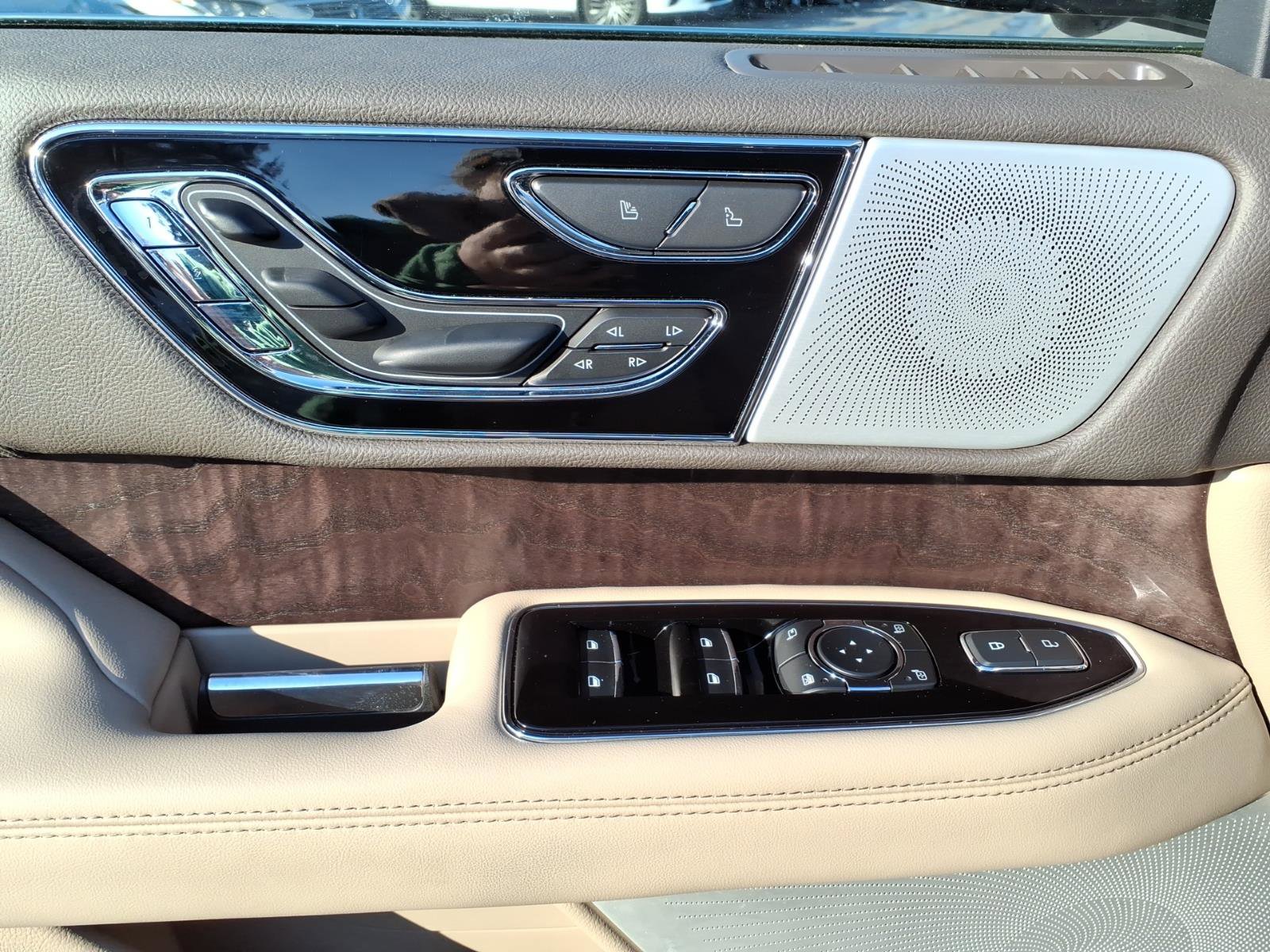 Certified 2024 Lincoln Navigator L Reserve image 11