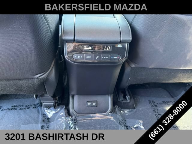 Used 2021 Toyota Highlander LE FWD image 22