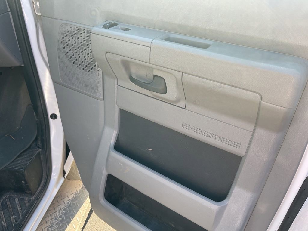 Used 2014 Ford E-350 and Econoline 350 XLT image 9