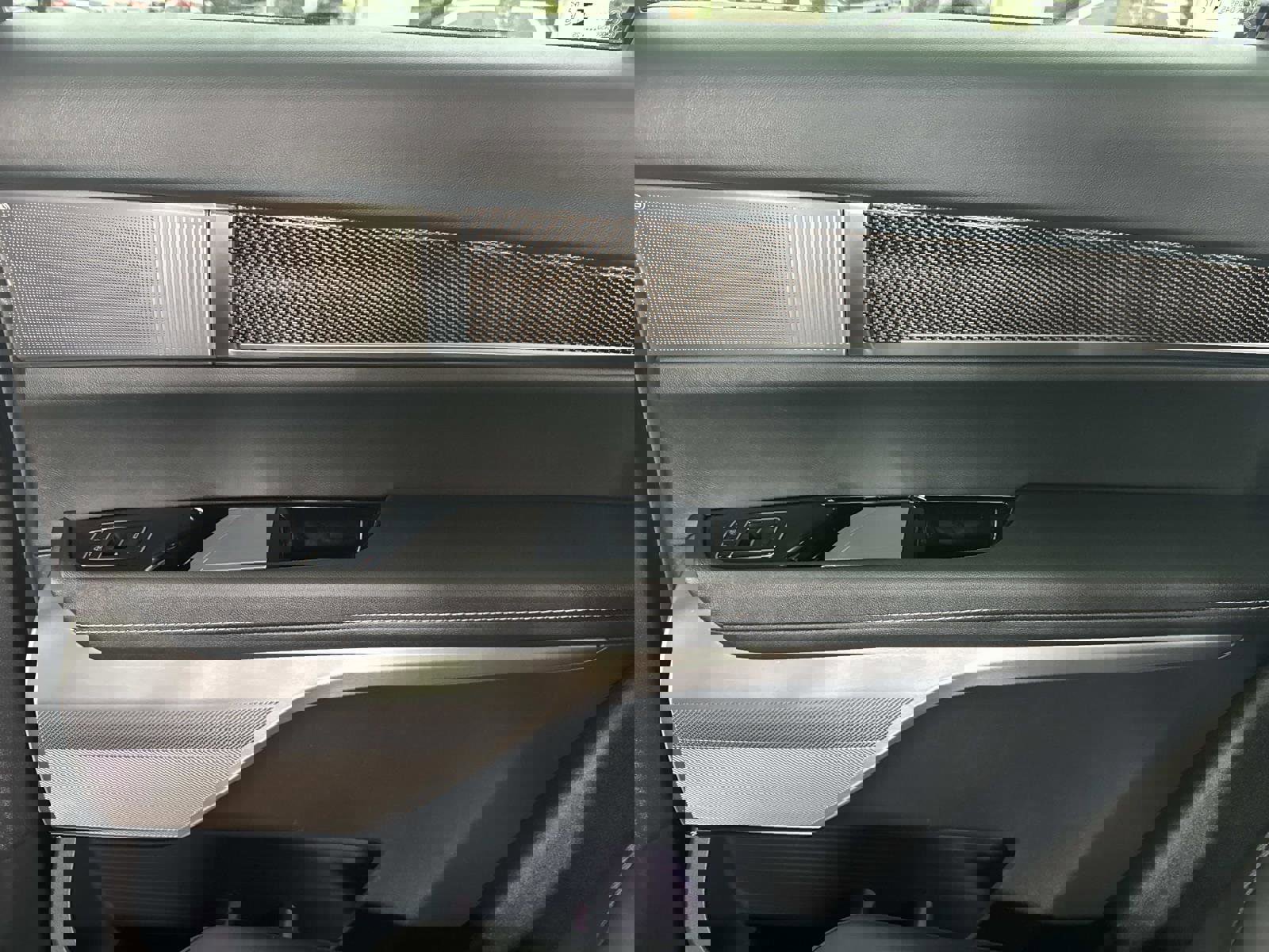 Used 2026 Cadillac Vistiq Luxury image 15