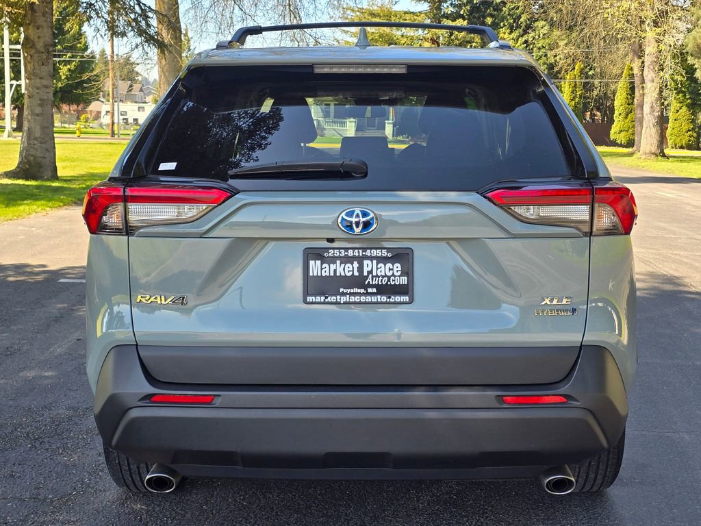 Used 2021 Toyota RAV4 XLE Premium AWD/4WD image 5