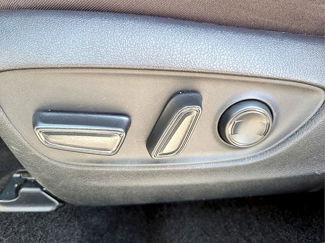 Used 2025 Toyota RAV4 XLE image 17