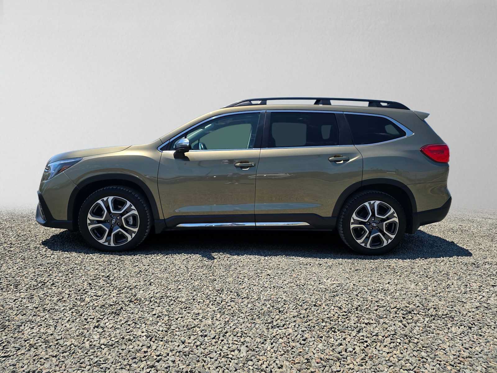 Used 2023 Subaru Ascent Limited w/ Technology Package AWD/4WD image 6