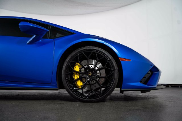 Used 2022 Lamborghini Huracan EVO RWD image 11