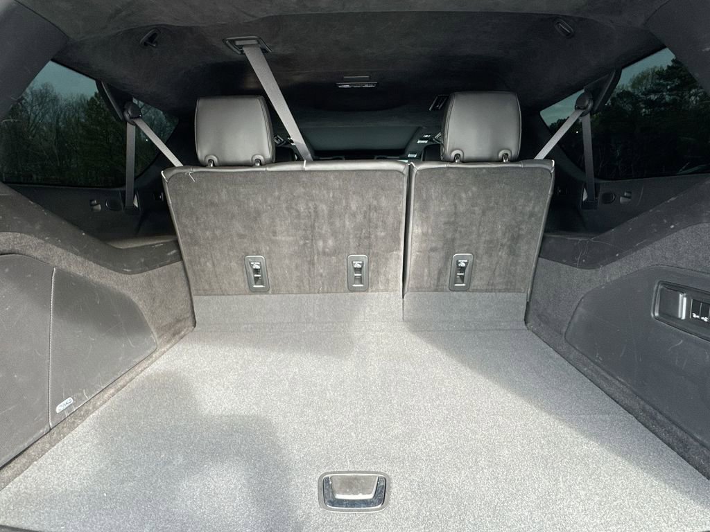 Used 2023 Cadillac Escalade ESV Premium Luxury Platinum image 35