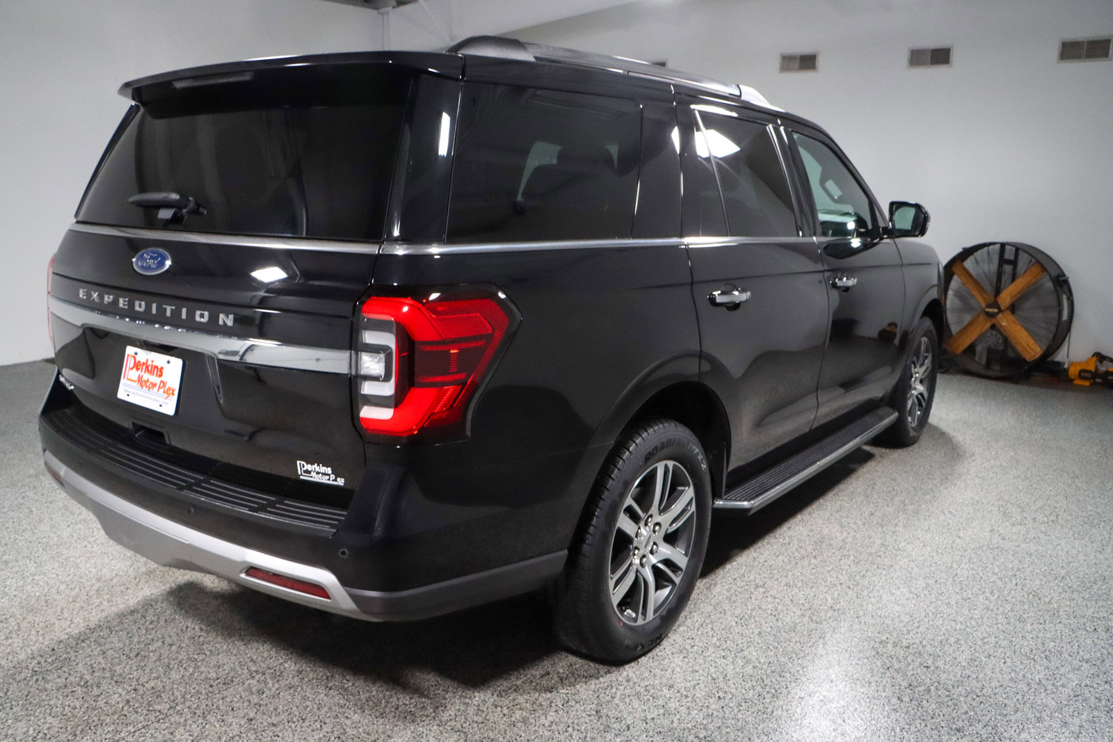 Used 2023 Ford Expedition Limited image 7