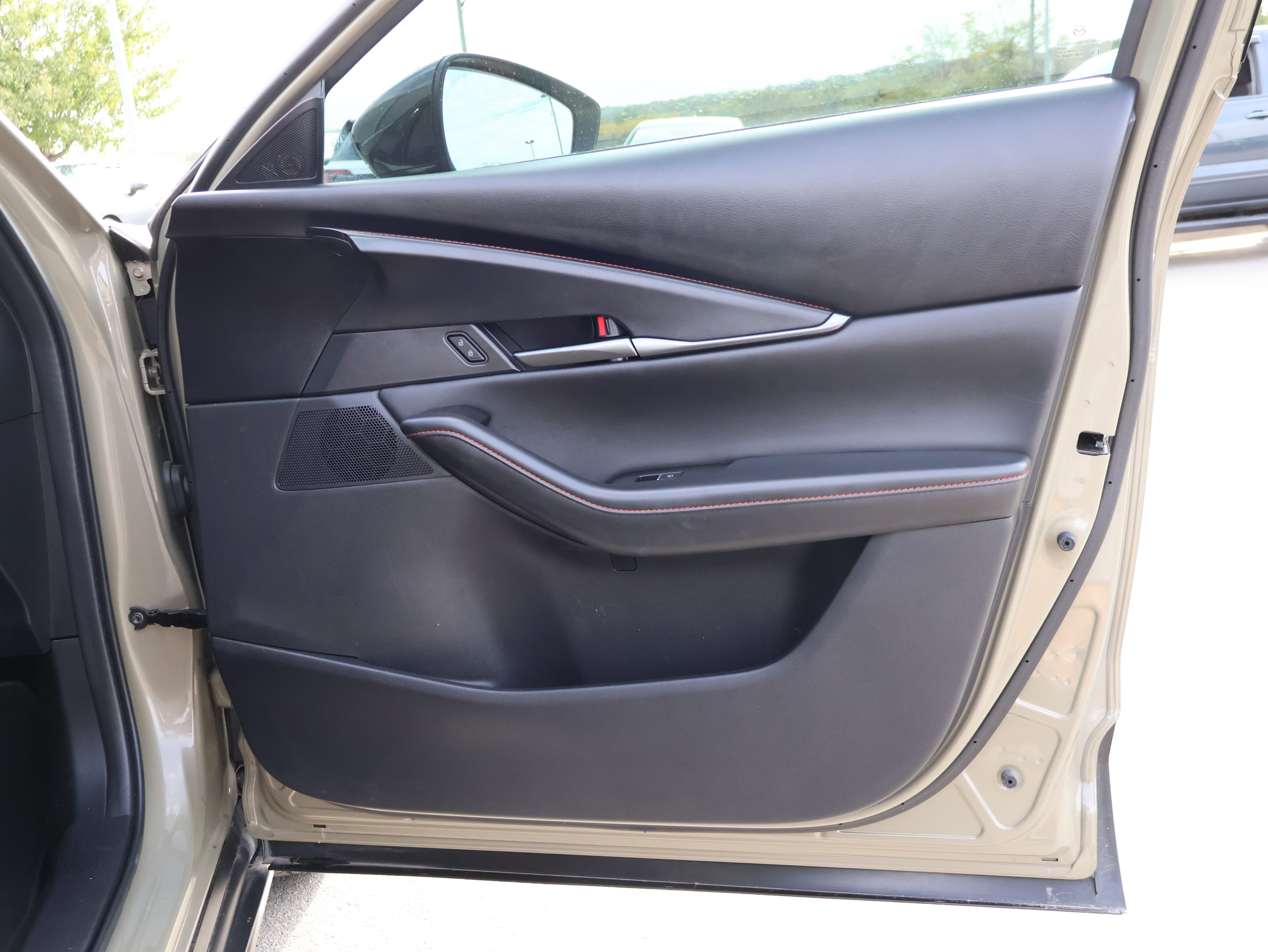 Used 2024 MAZDA CX-30 Carbon image 9