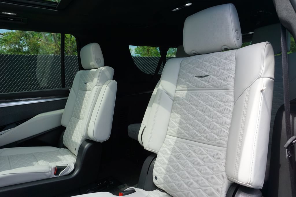 Used 2025 Cadillac Escalade ESV V AWD/4WD image 39