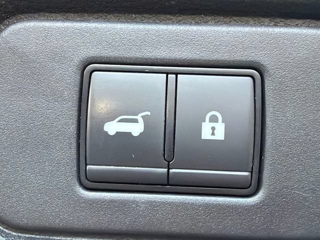 Used 2023 Nissan Pathfinder SL w/ Black Appearance Package FWD image 19