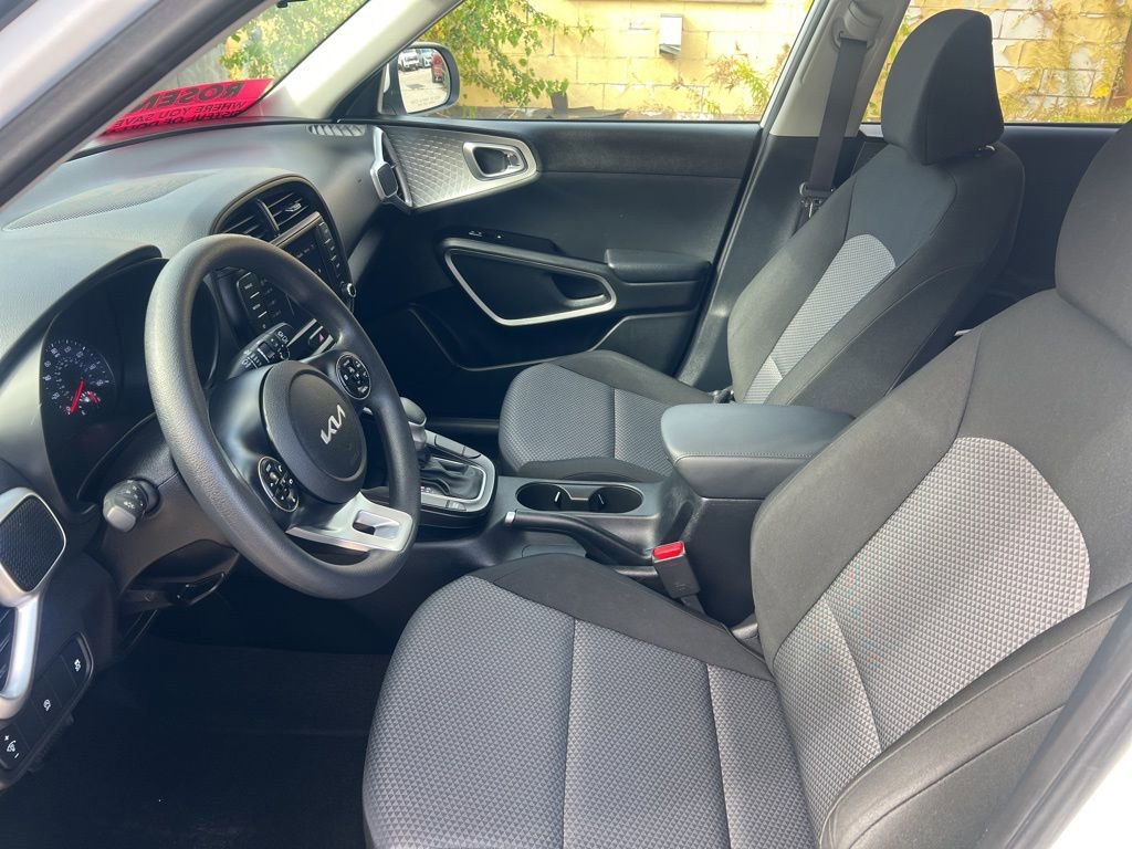 Certified 2022 Kia Soul LX image 4