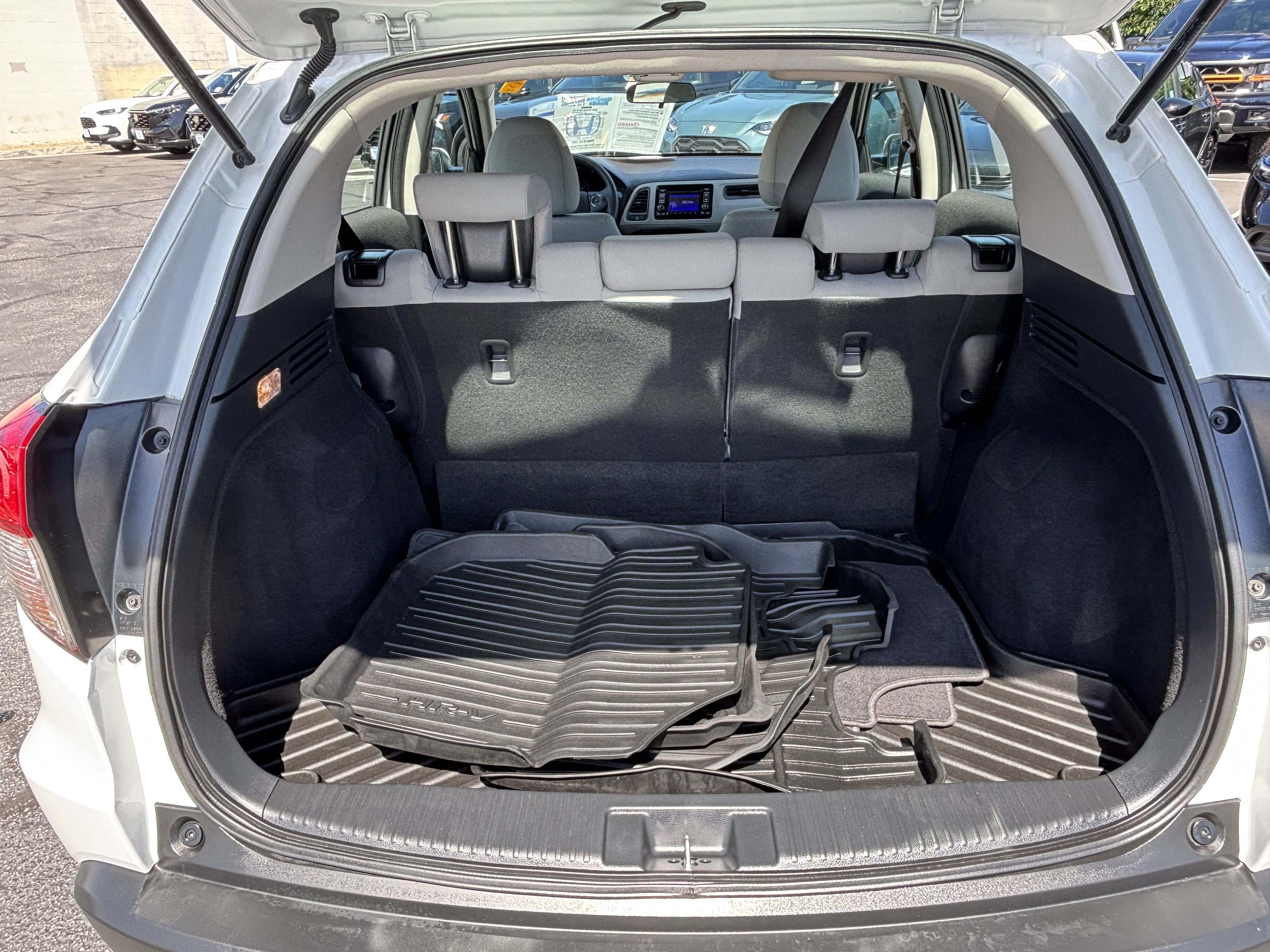 Used 2022 Honda HR-V LX image 12