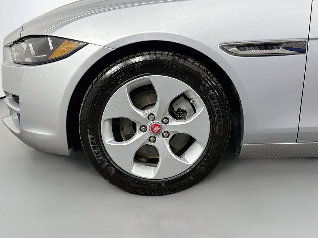 Used 2018 Jaguar XE RWD image 30