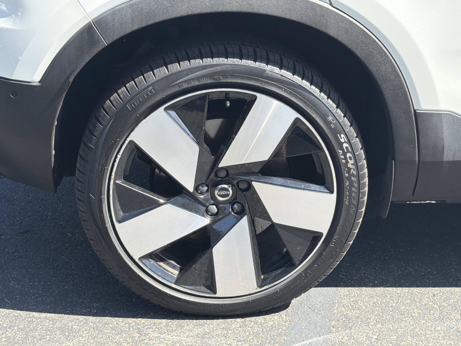 Certified 2023 Volvo C40 P8 Recharge Ultimate AWD/4WD image 28