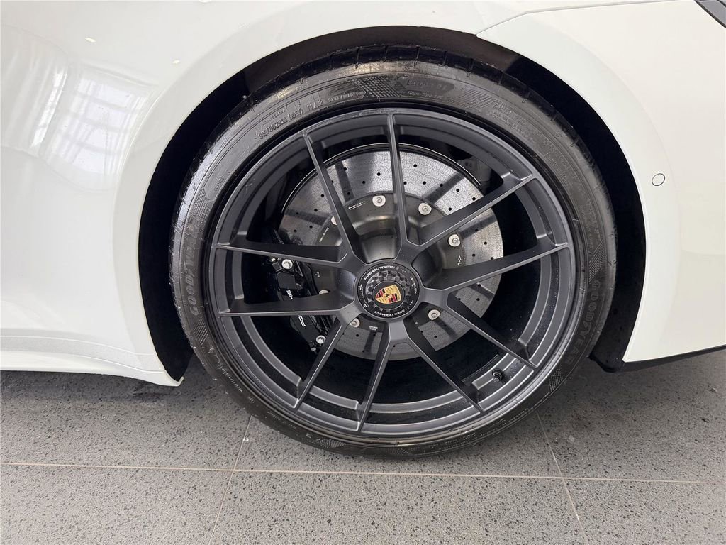Certified 2025 Porsche 911 Carrera GTS RWD image 11