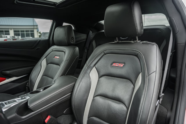 Used 2018 Chevrolet Camaro SS RWD image 42