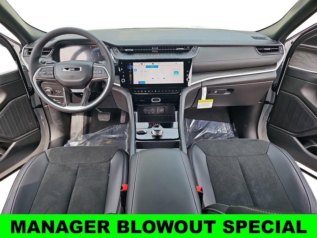 New 2026 Jeep Grand Cherokee Altitude AWD/4WD image 9
