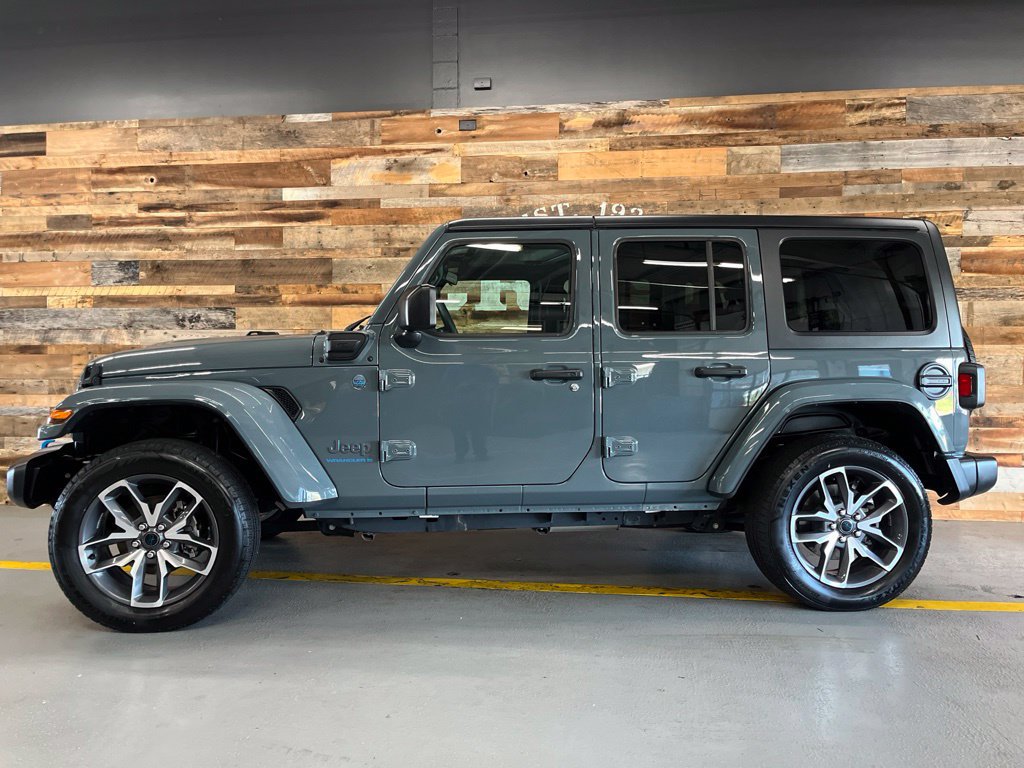 Used 2024 Jeep Wrangler Unlimited w/ Convenience Group AWD/4WD image 19