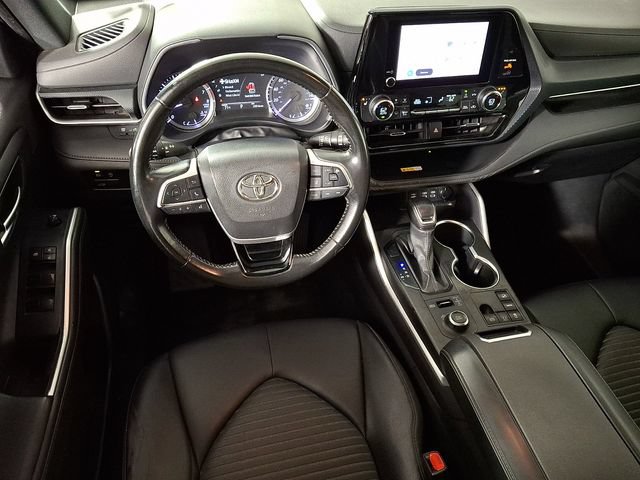 Used 2023 Toyota Highlander XSE AWD/4WD image 2