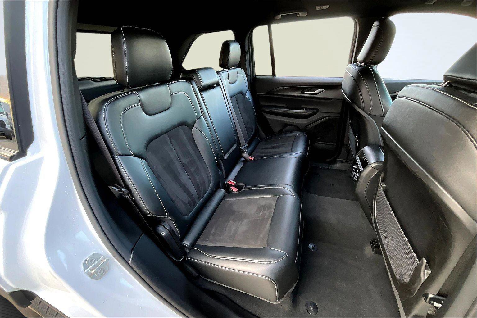 Used 2023 Jeep Grand Cherokee Altitude image 27