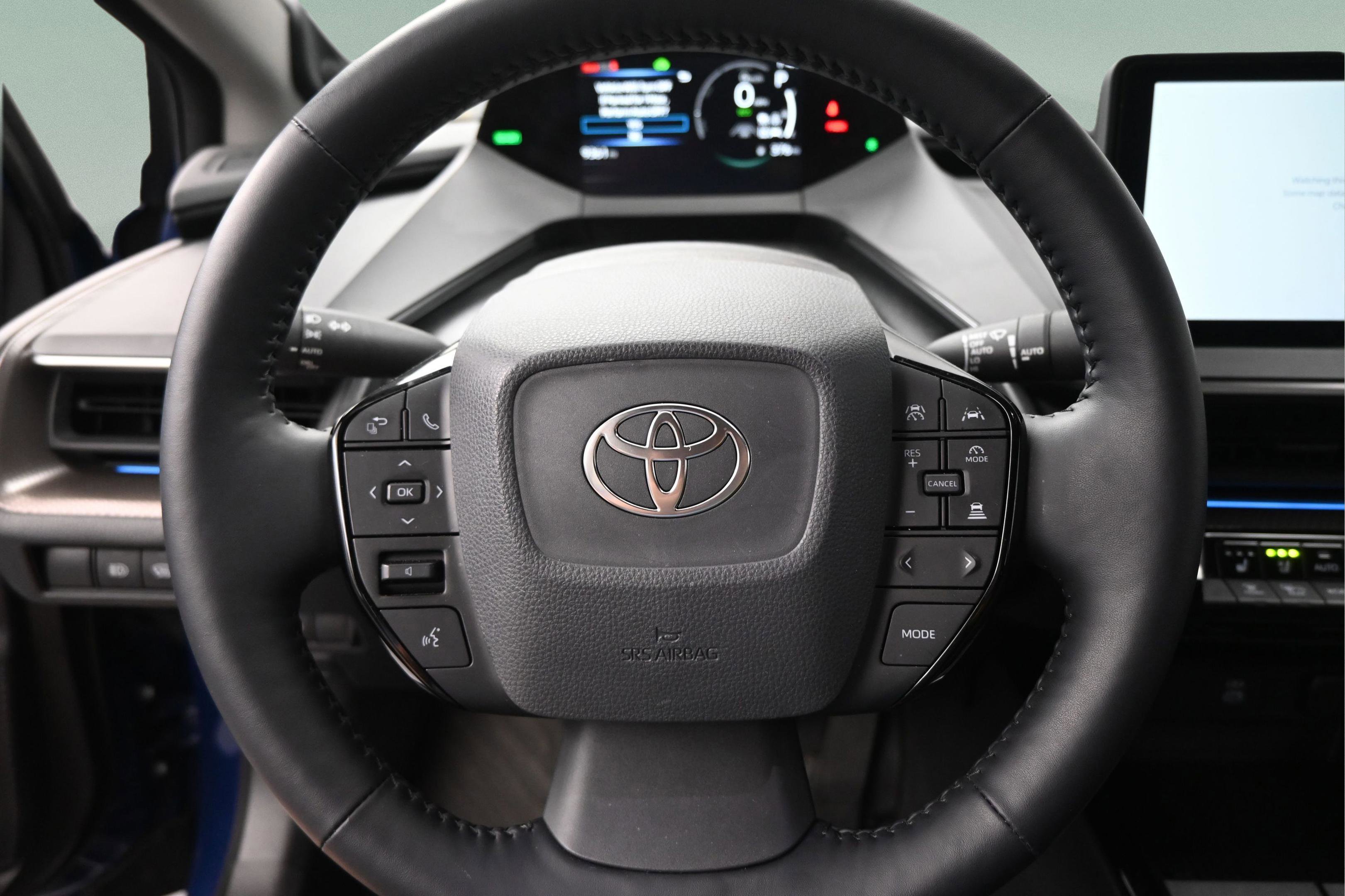 Used 2025 Toyota Prius Limited w/ Limited Premium Package FWD image 26