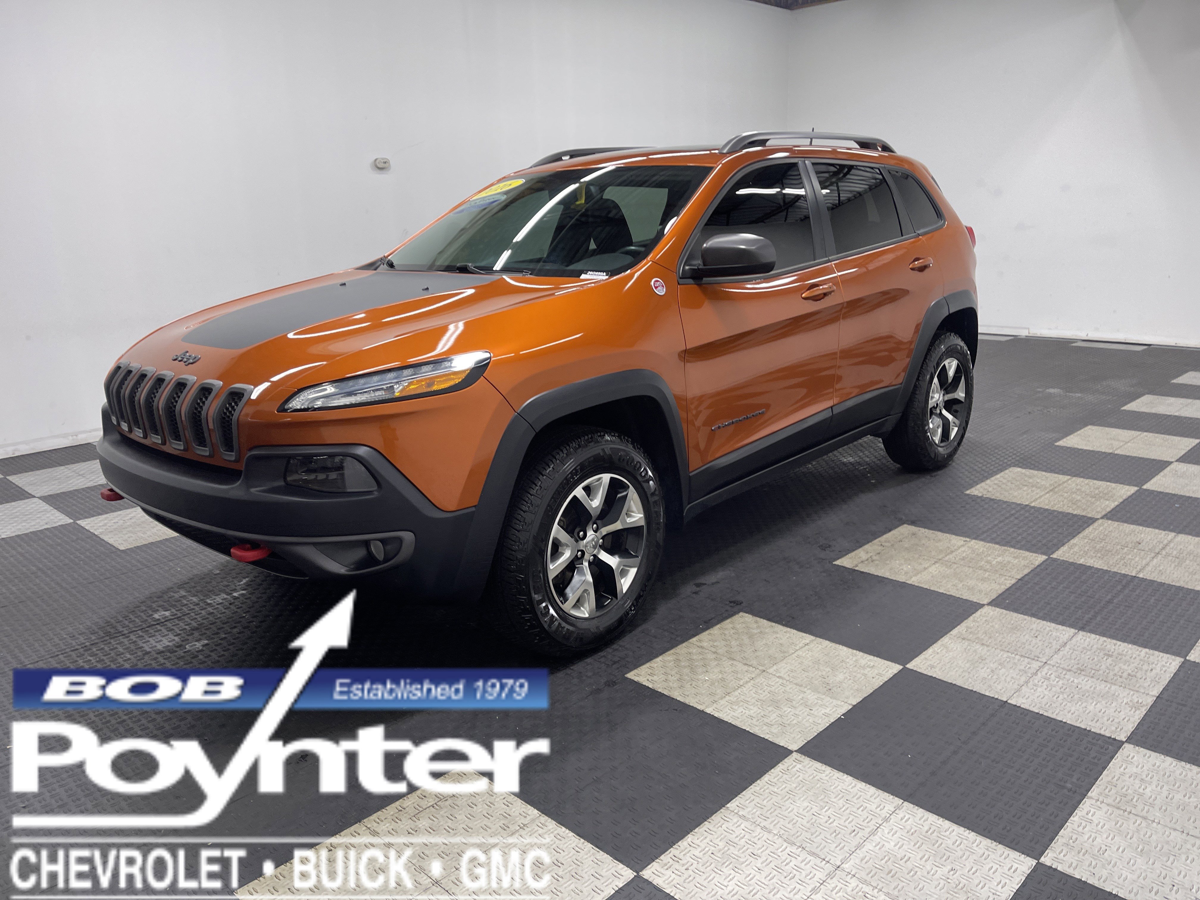 Used 2016 Jeep Cherokee Trailhawk w/ Comfort/Convenience Group AWD/4WD image 1