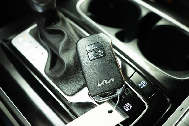 Used 2024 Kia Carnival LX image 32