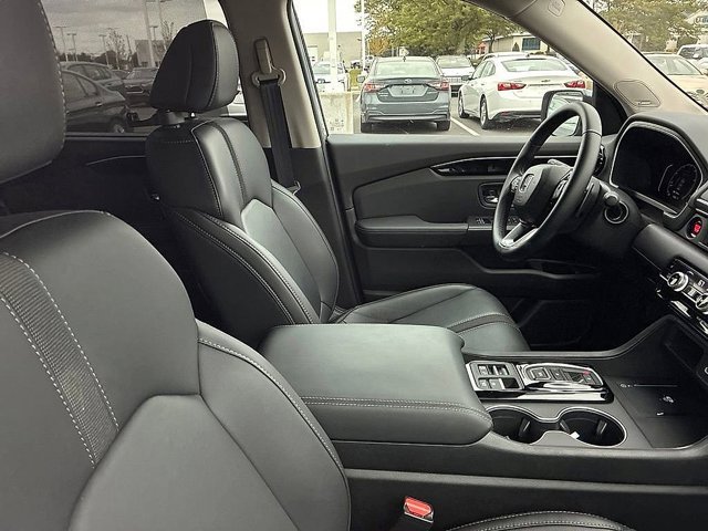 Used 2025 Honda Pilot Touring image 23