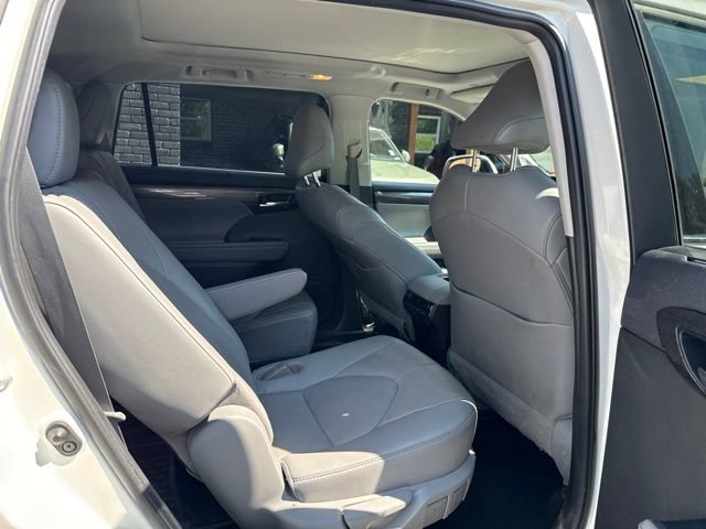 Used 2021 Toyota Highlander Platinum AWD/4WD image 13
