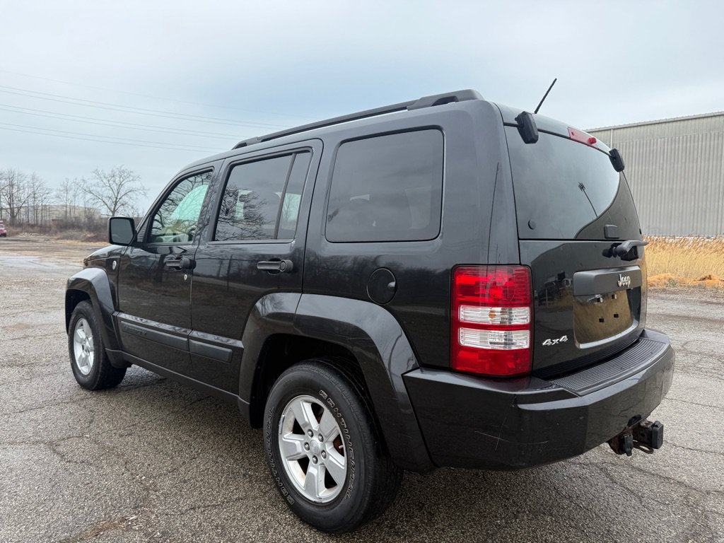 Used 2010 Jeep Liberty Sport w/ Popular Equipment Group AWD/4WD image 3