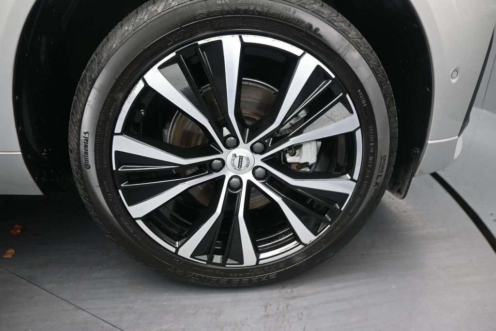 Certified 2024 Volvo XC60 B5 Plus AWD/4WD image 16