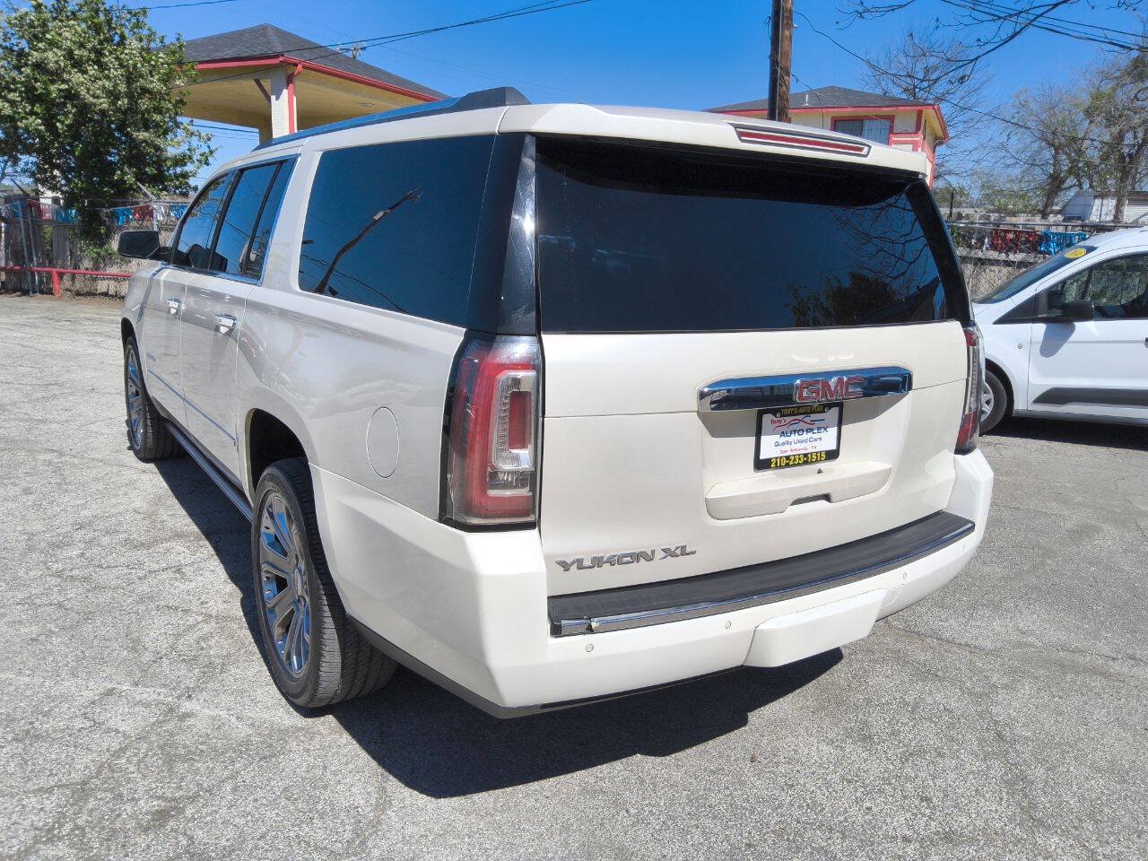 Used 2015 GMC Yukon XL Denali w/ Touring Package RWD image 6