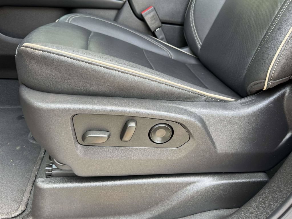 Used 2025 Chevrolet Tahoe Premier AWD/4WD image 21