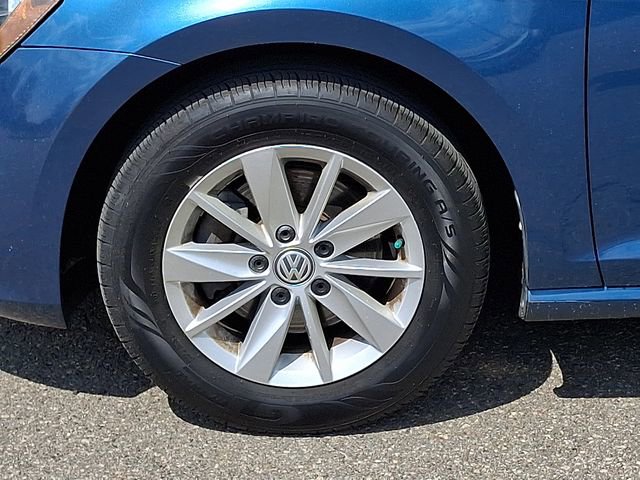 Used 2017 Volkswagen Golf S image 26