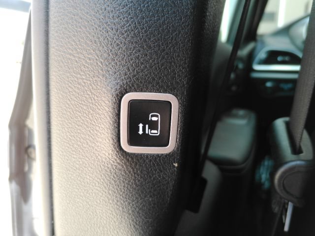 Used 2025 Chrysler Pacifica Select FWD image 34