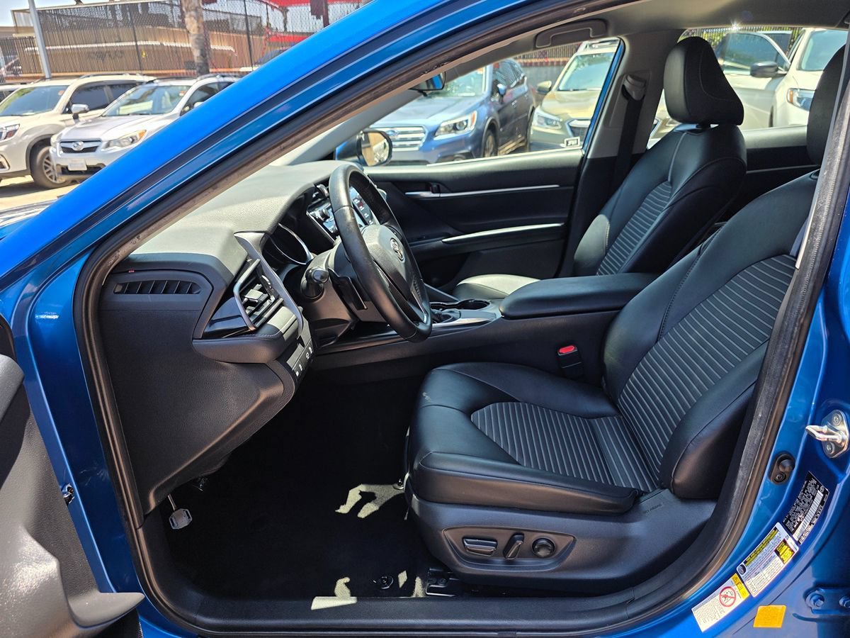 Used 2019 Toyota Camry SE FWD image 18